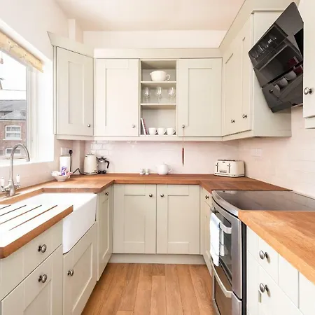 Charming Base For 5 Near Bishy Rd Pass The Keys Apartment York Exterior photo
