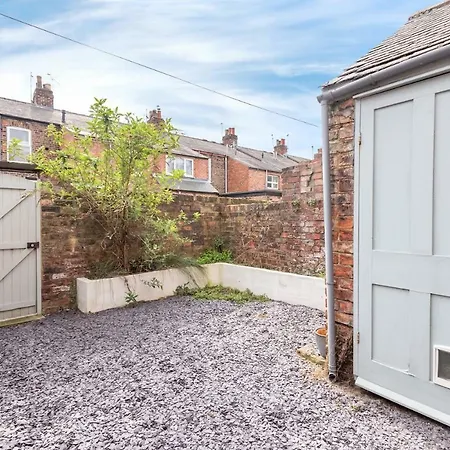 Charming Base For 5 Near Bishy Rd Pass The Keys Apartment York Exterior photo
