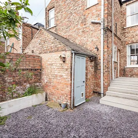 Charming Base For 5 Near Bishy Rd Pass The Keys Apartment York Exterior photo