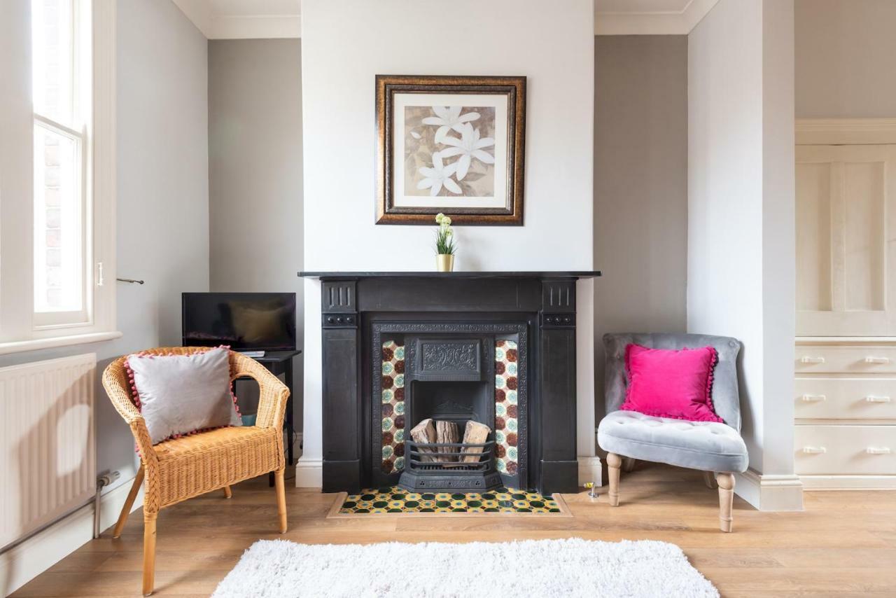 Charming Base For 5 Near Bishy Rd Pass The Keys *