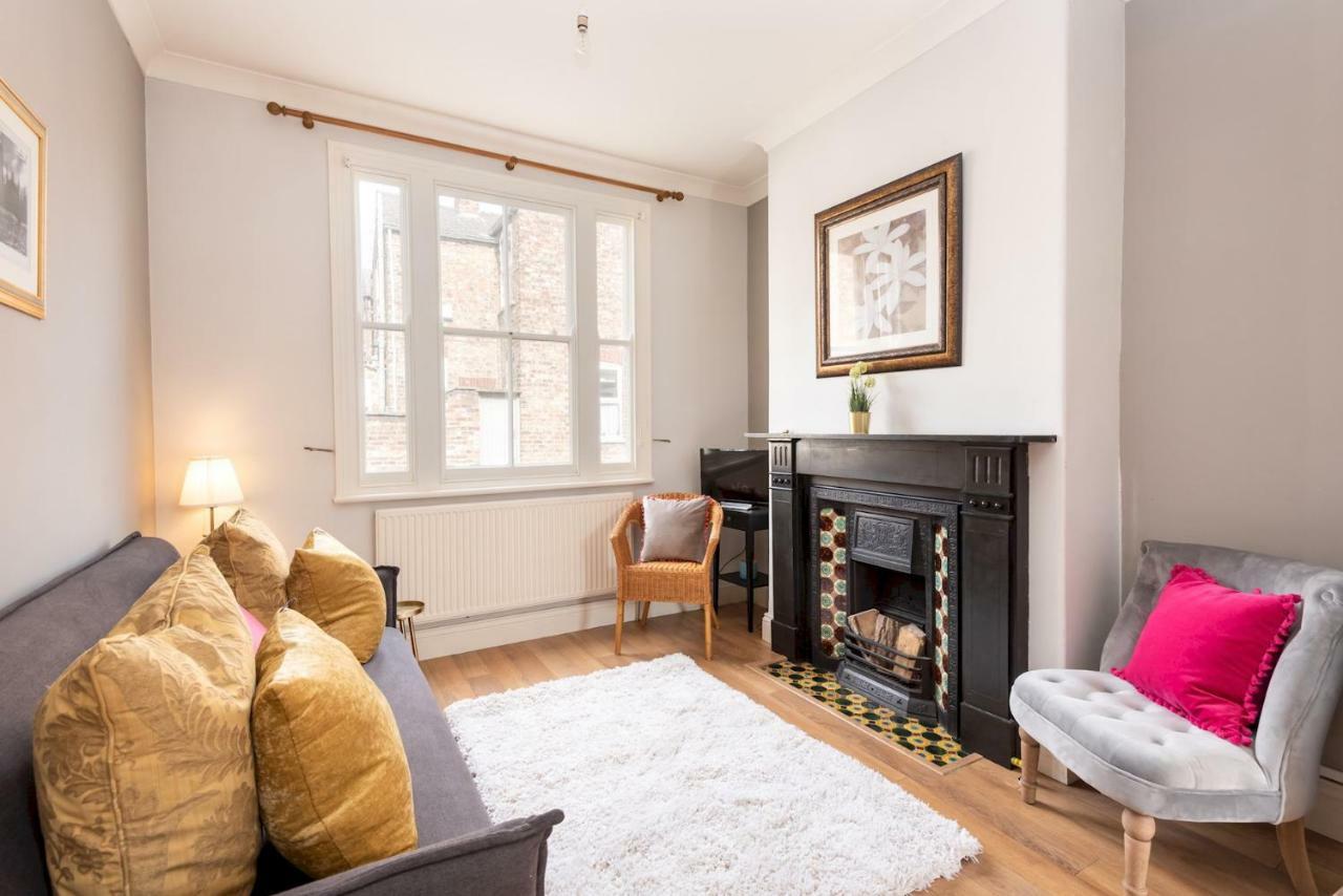 Charming Base For 5 Near Bishy Rd Pass The Keys *
