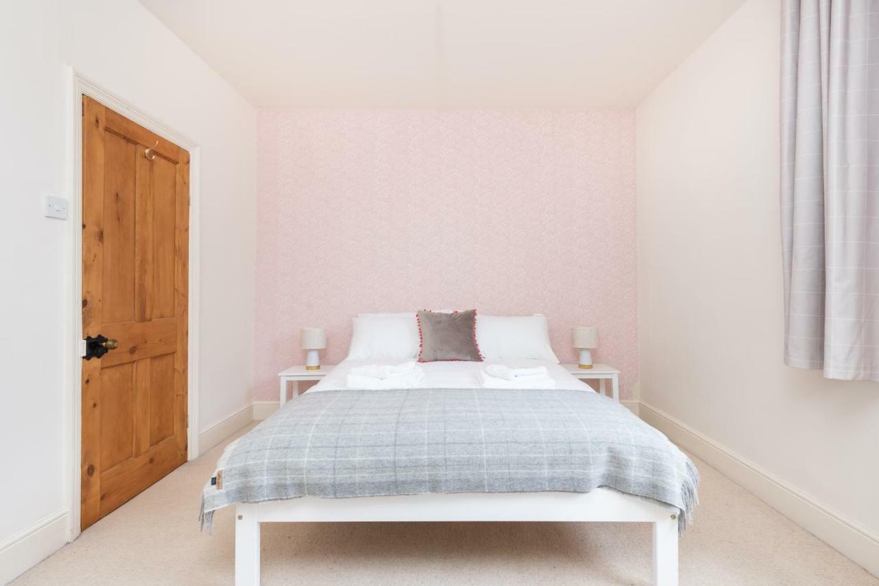 Charming Base For 5 Near Bishy Rd Pass The Keys Apartment York